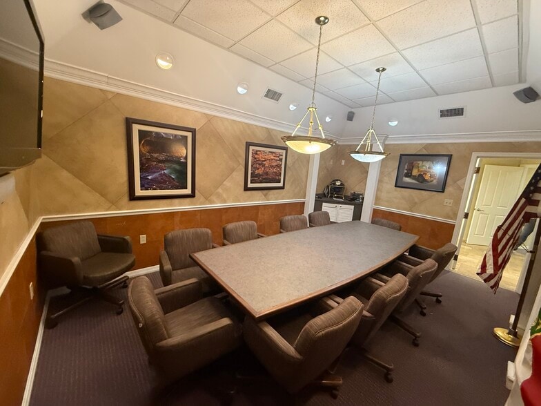 More Photos Of 4205 Edgewater Dr, Orlando Office For Sale