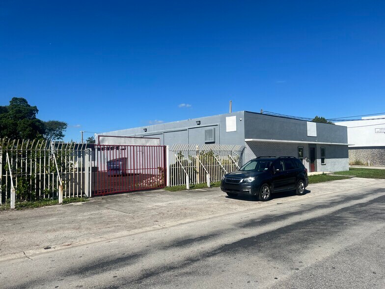 More Photos Of 6444 NE 4th Ave, Miami Warehouse For Sale