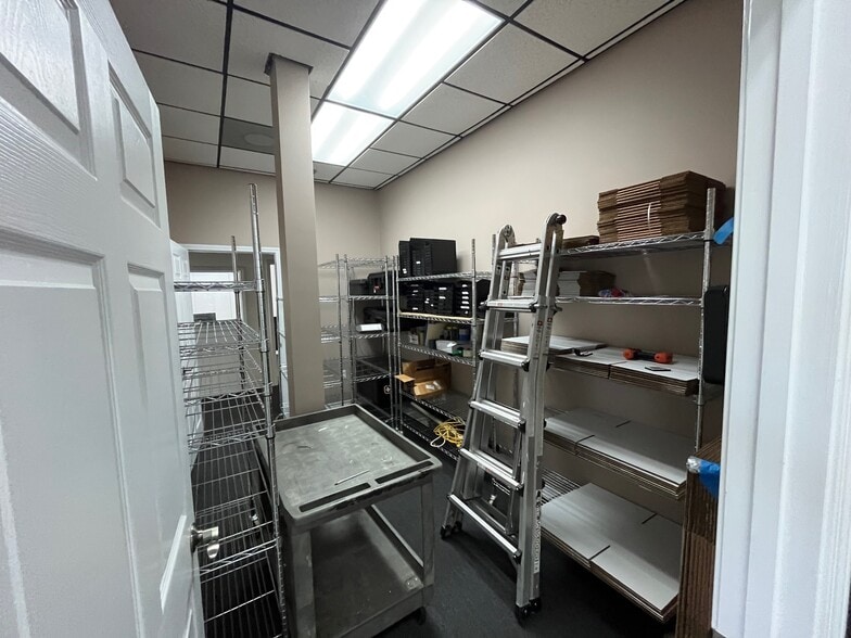 More Photos Of 4507 Furling Ln, Destin Loft Creative Space For Sale