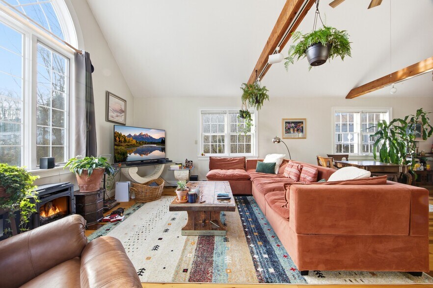 More Photos Of 33 Deep River Rd, Centerbrook Flex For Sale