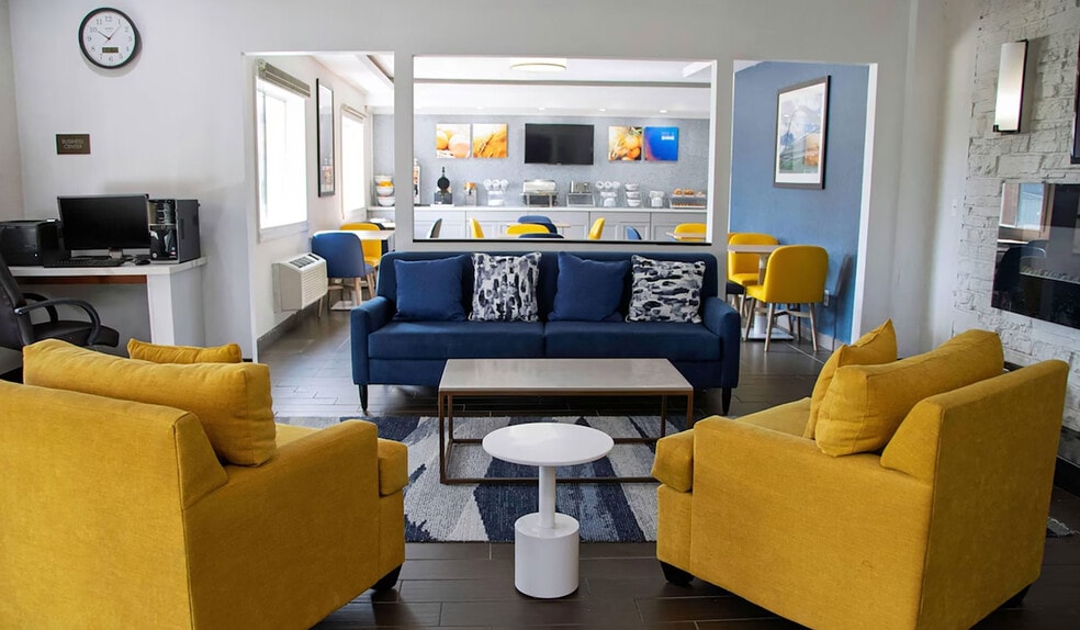 More Photos Of 214 W 9th St, Coralville Hotel For Sale