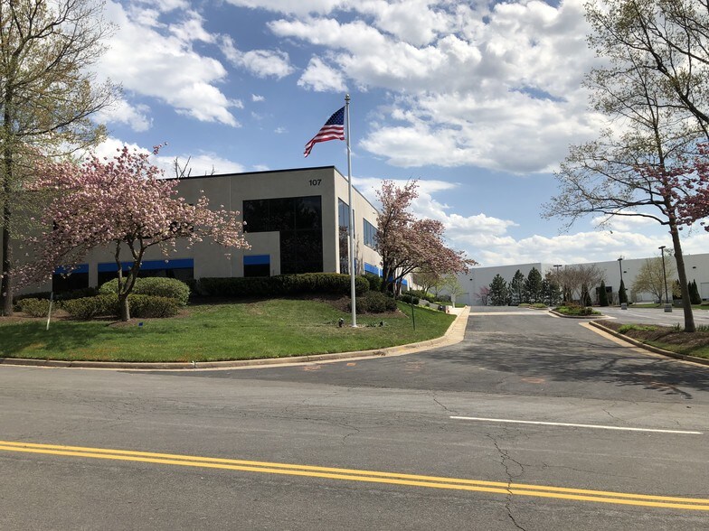 More Photos Of 107 Carpenter Dr, Sterling Office For Lease