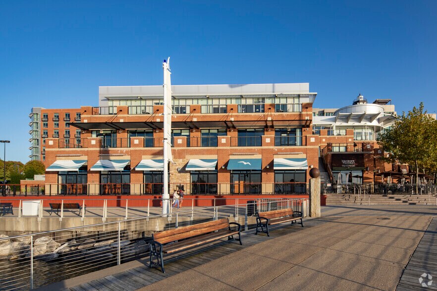 More Photos Of 137 National Plz, Oxon Hill Coworking Space