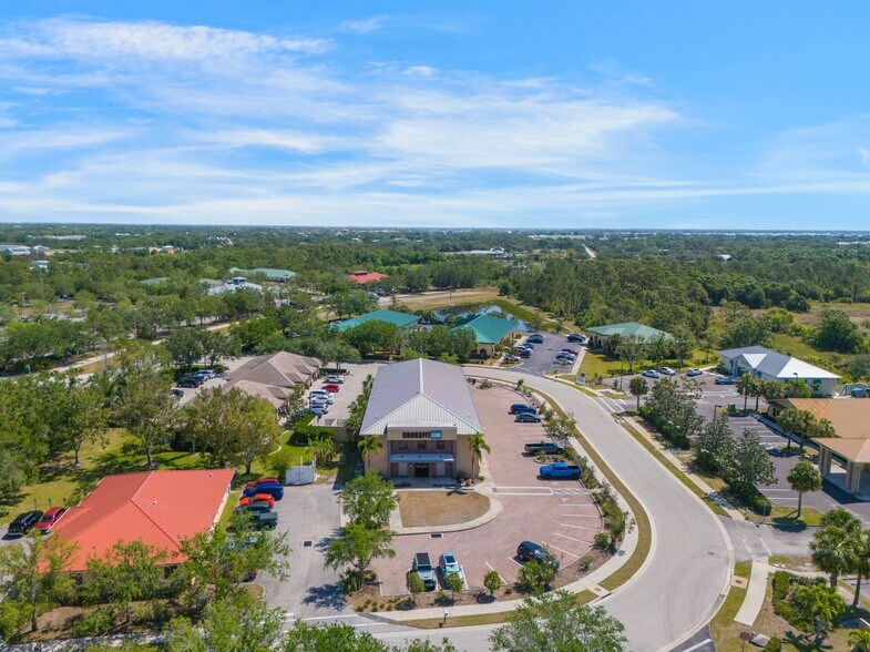 More Photos Of 5261 Paylor Ln, Sarasota Freestanding For Lease