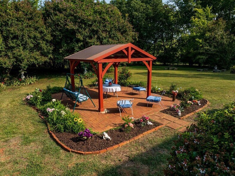 More Photos Of 850 Kinderton Rd, Clarksville Hospitality For Sale