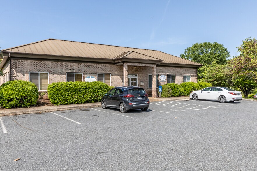 More Photos Of 1410 Incarnation Dr, Charlottesville Medical For Sale