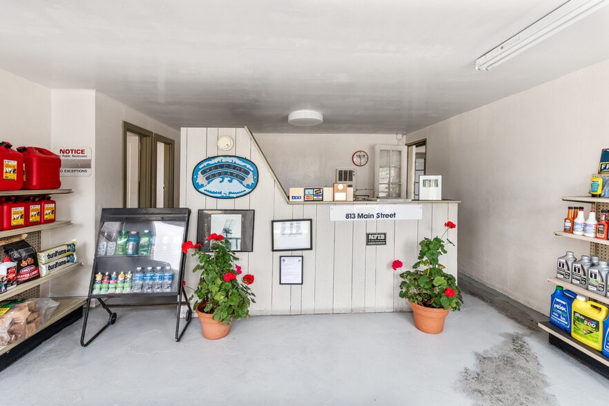 More Photos Of 809 Montauk Hwy, Montauk Auto Repair For Sale