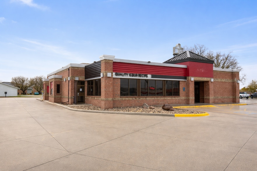 Primary Photo Of 1302 N 24th St, Clear Lake Fast Food For Lease