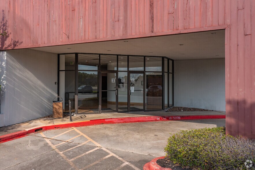 More Photos Of 17222 Red Oak Dr, Houston Medical For Lease