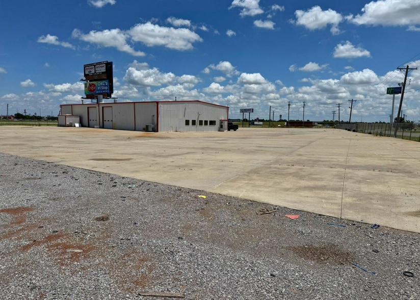 More Photos Of 1900 SW 27th St, El Reno Warehouse For Lease