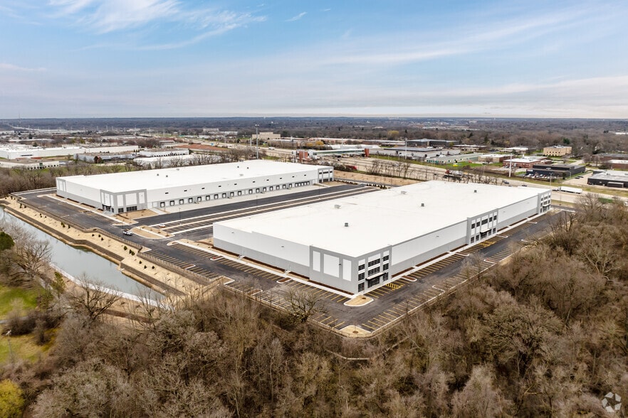 More Photos Of 1120 Tollgate Rd, Elgin Distribution For Lease