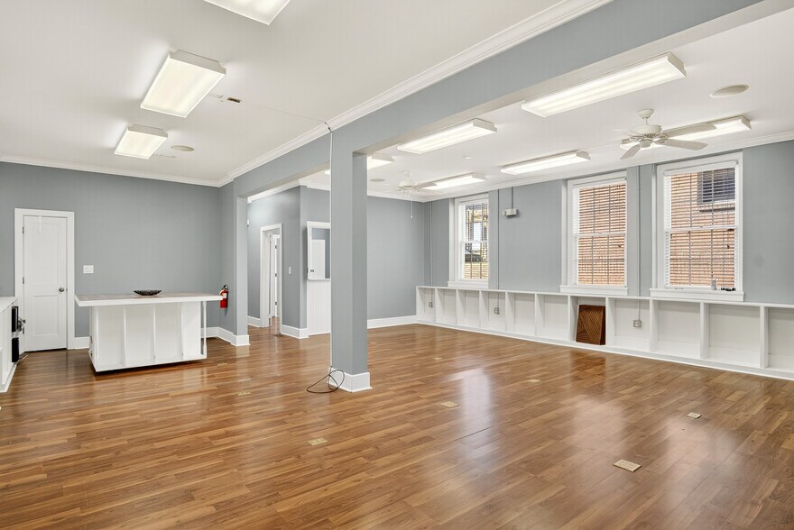More Photos Of 115 E Market St, Warrenton Office For Lease