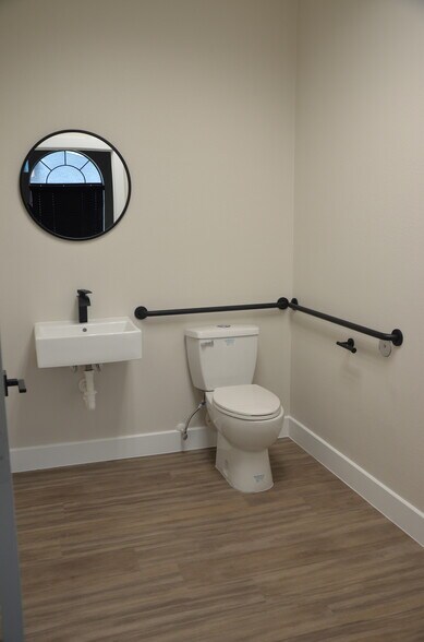 More Photos Of 7115 FM 2920, Spring Unknown For Lease