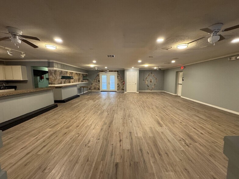 More Photos Of 7854 Moncrief-Dinsmore Rd, Jacksonville Freestanding For Sale