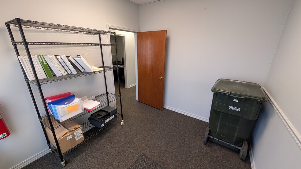 More Photos Of 236 W Edison Rd, Mishawaka Freestanding For Lease