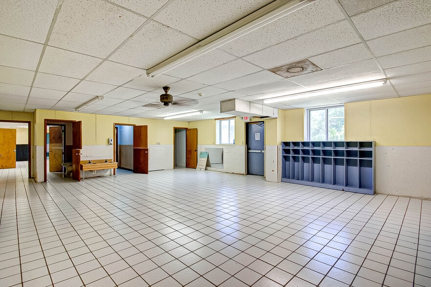 More Photos Of 3019 Dickinson Ave, Dickinson Freestanding For Sale