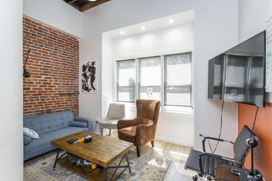 More Photos Of 319 Bainbridge St, Philadelphia Office Residential For Sale