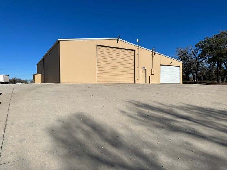 More Photos Of 1808 Barnett Dr, Weatherford Warehouse For Lease
