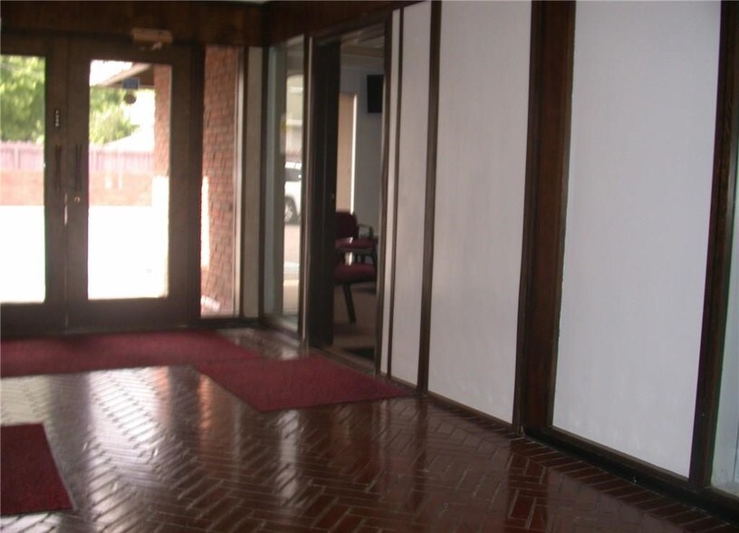 More Photos Of 18601 Mack Ave, Detroit Medical For Lease
