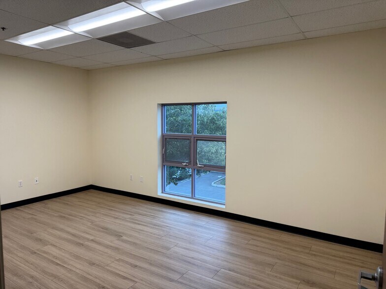 More Photos Of 1201 Maulhardt Ave, Oxnard Warehouse For Lease