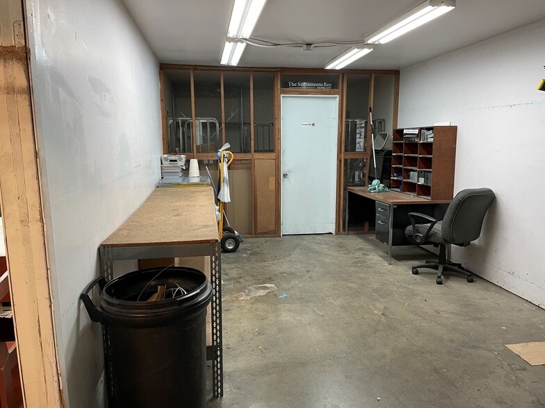 More Photos Of 720 Olive Dr, Davis Warehouse For Lease