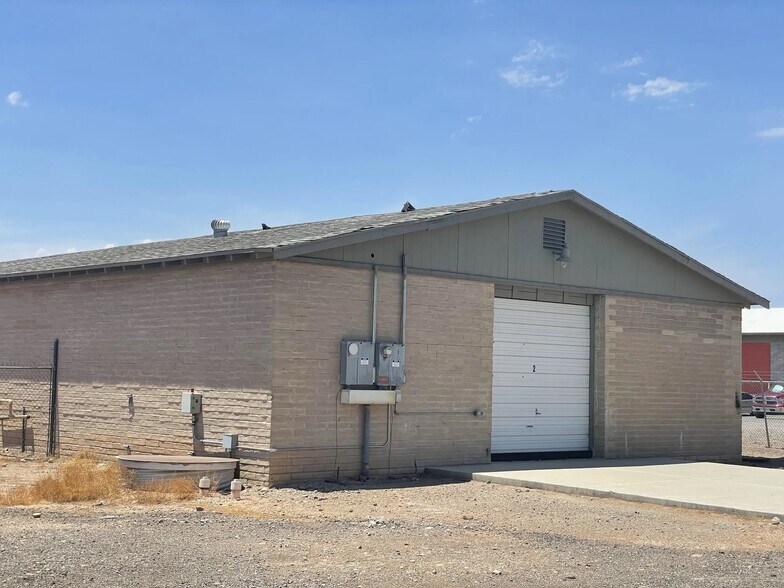 More Photos Of 2 W Service St, Casa Grande Warehouse For Lease