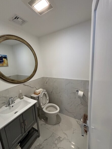 More Photos Of 27 Saint Charles St, Thornwood Office For Lease