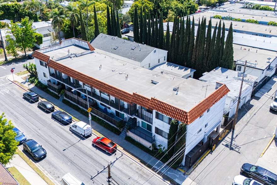 More Photos Of 7050 Waring Ave, Los Angeles Multifamily For Sale