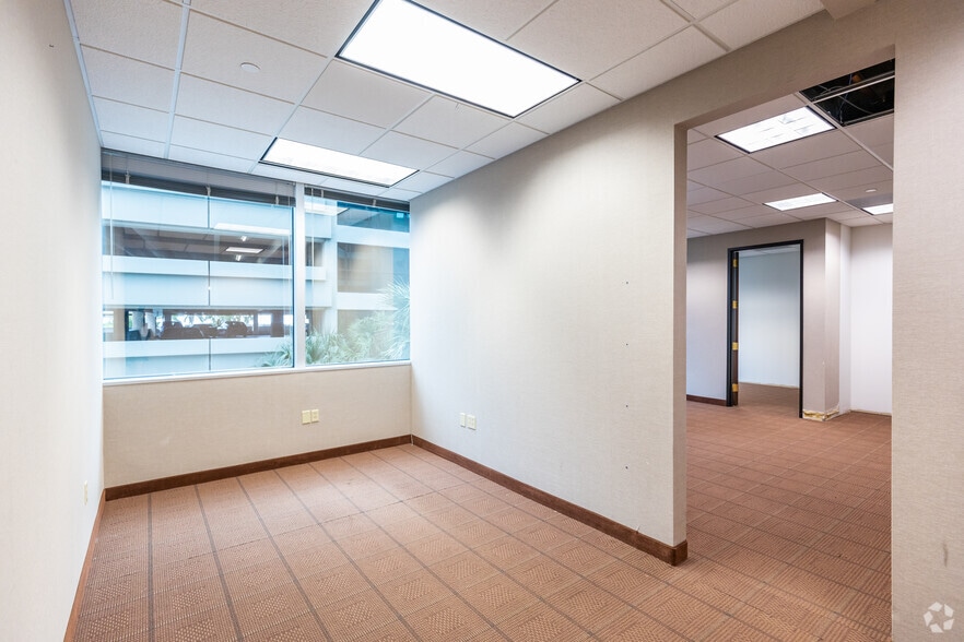 More Photos Of 2400 E Commercial Blvd, Fort Lauderdale Office For Lease