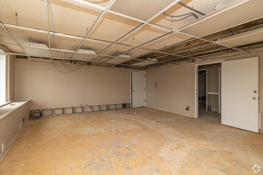 More Photos Of 523 Garrison Ave, Fort Smith Office For Sale