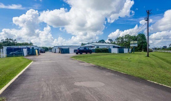 More Photos Of 2370 E Mulberry St, Angleton Self Storage For Sale