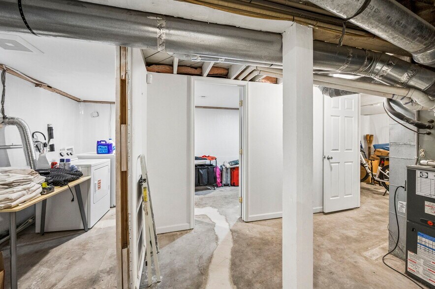 More Photos Of 11020 N Moore Ave, Portland Flex For Sale