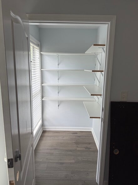 More Photos Of 208 S Hill St, Buford Office Residential For Lease