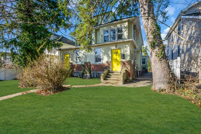 Primary Photo Of 1657 Pennington Rd, Ewing Apartments For Sale