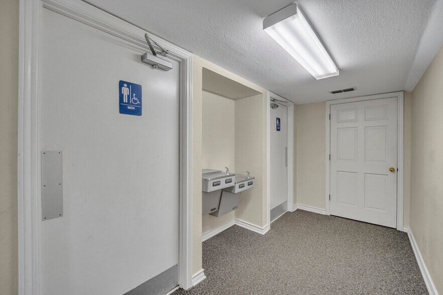 More Photos Of 600 S Davis Dr, Arlington Office For Lease