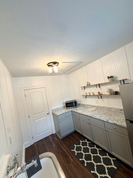 More Photos Of 904 W Lamar Alexander Pky, Maryville Office For Lease