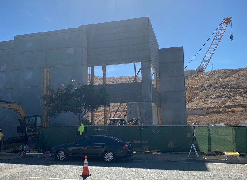 More Photos Of 900 Marlborough ave, Riverside Manufacturing For Lease