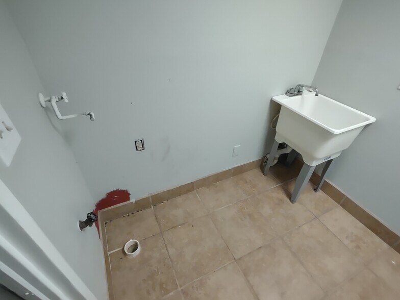 More Photos Of 3140 34th St N, Saint Petersburg Freestanding For Lease