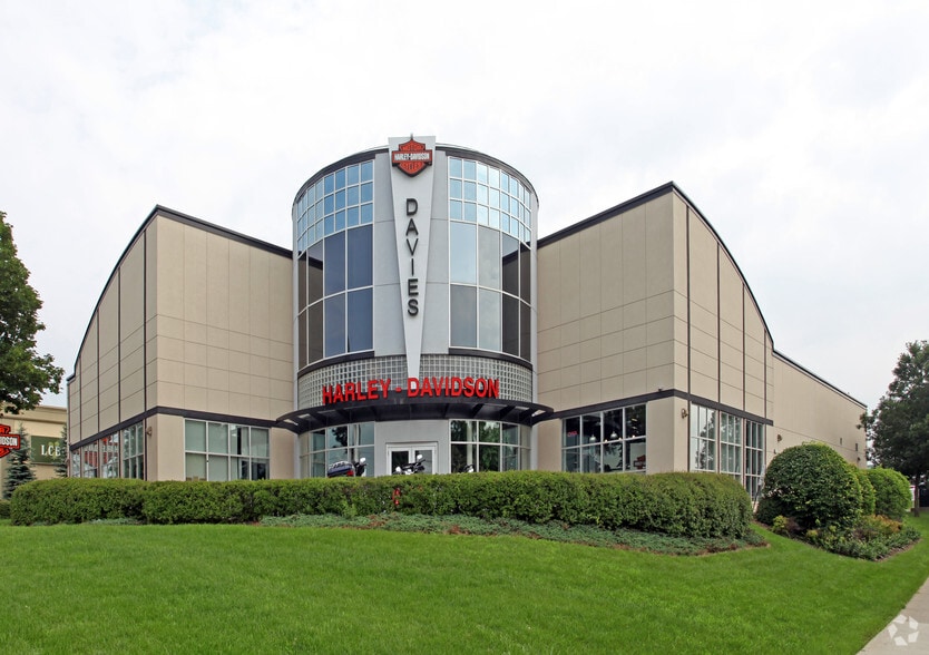 Primary Photo Of 8779 Yonge St, Richmond Hill Auto Dealership For Lease