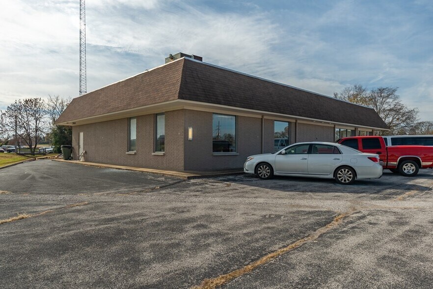 More Photos Of 4011 Fort Campbell Blvd, Hopkinsville Storefront Retail Office For Sale