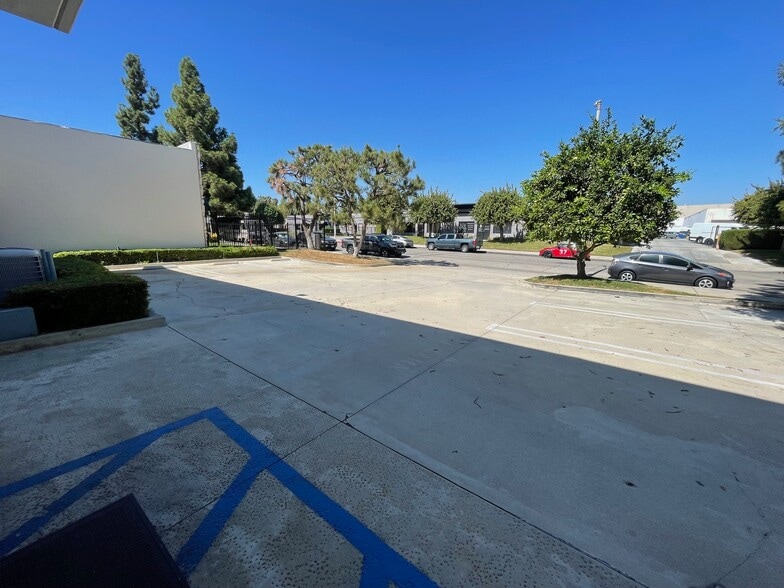 More Photos Of 19428-19434 Business Center Dr, Northridge Warehouse For Lease