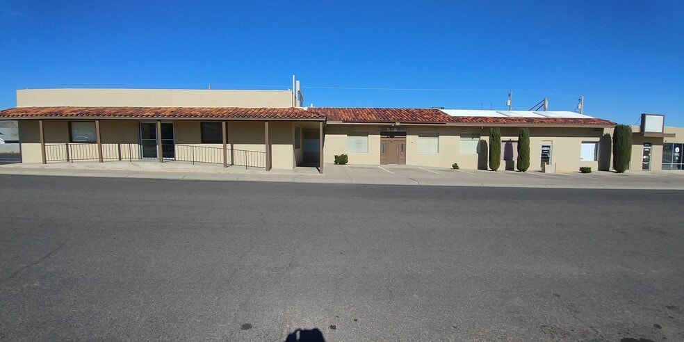 More Photos Of 2601 N Stockton Hill Rd, Kingman Office For Lease