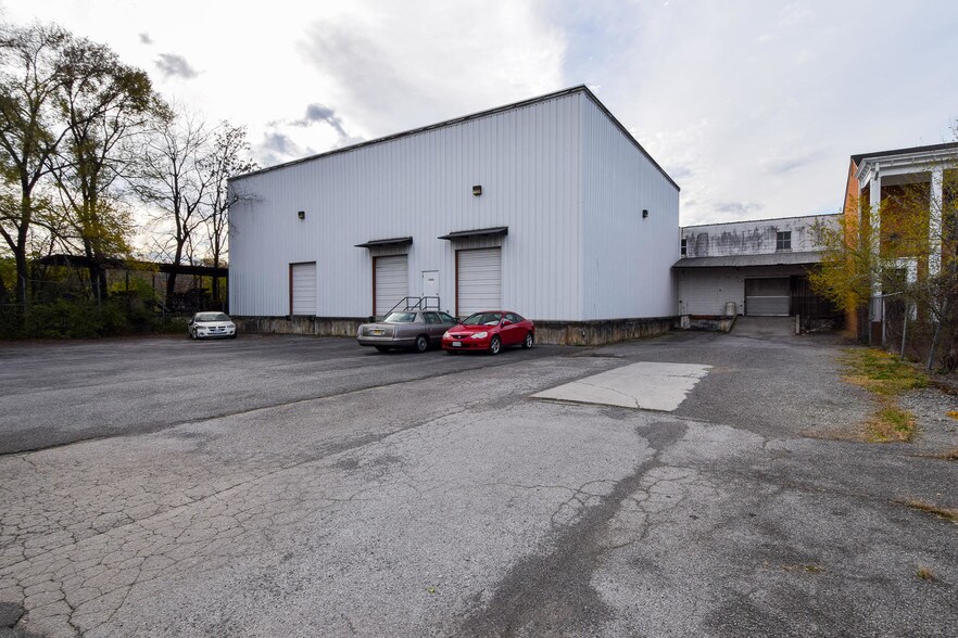 More Photos Of 2480 Patterson Ave, Roanoke Warehouse For Lease