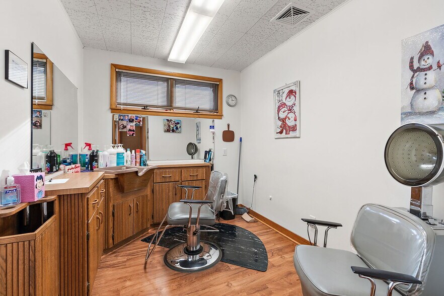 More Photos Of 101 S Main St, Pine Island General Retail For Sale