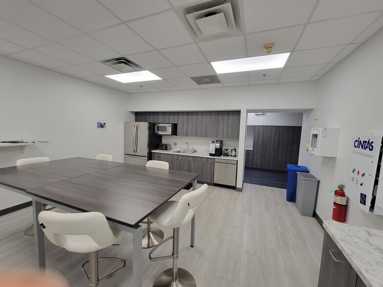 Primary Photo Of 900 Corporate Blvd, Newburgh Light Distribution For Lease