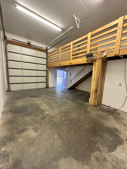More Photos Of 1200 Gregory ln, Jackson Office For Lease