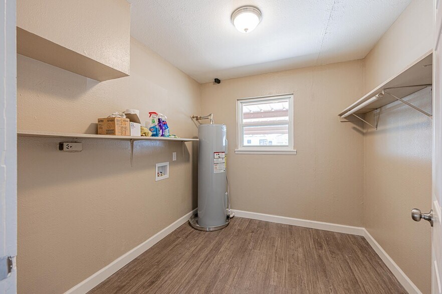 More Photos Of 1405 Garden City Hwy, Midland Office Residential For Sale