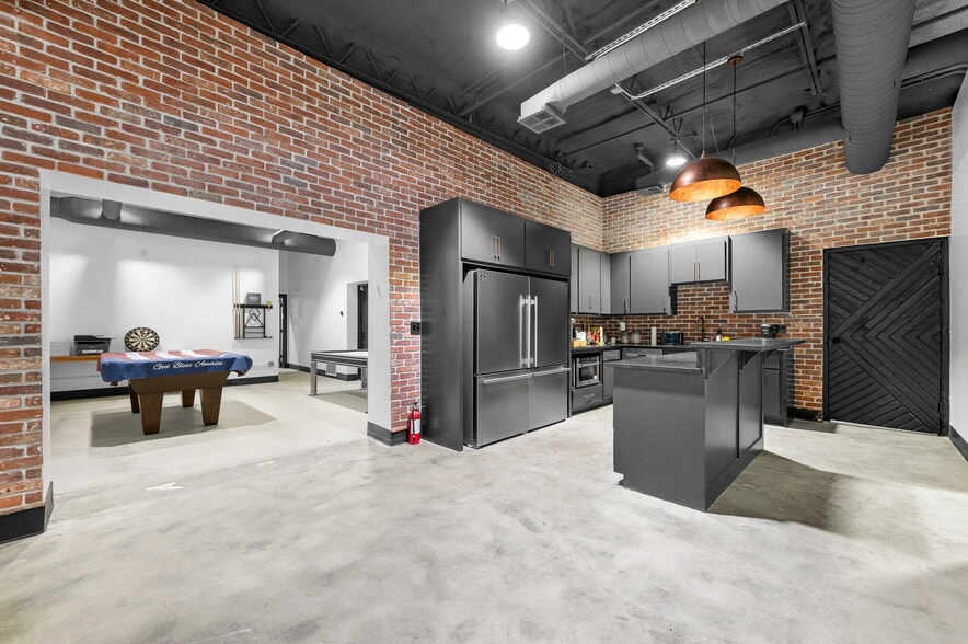 More Photos Of 9312 E US Highway 24, Independence Warehouse For Lease