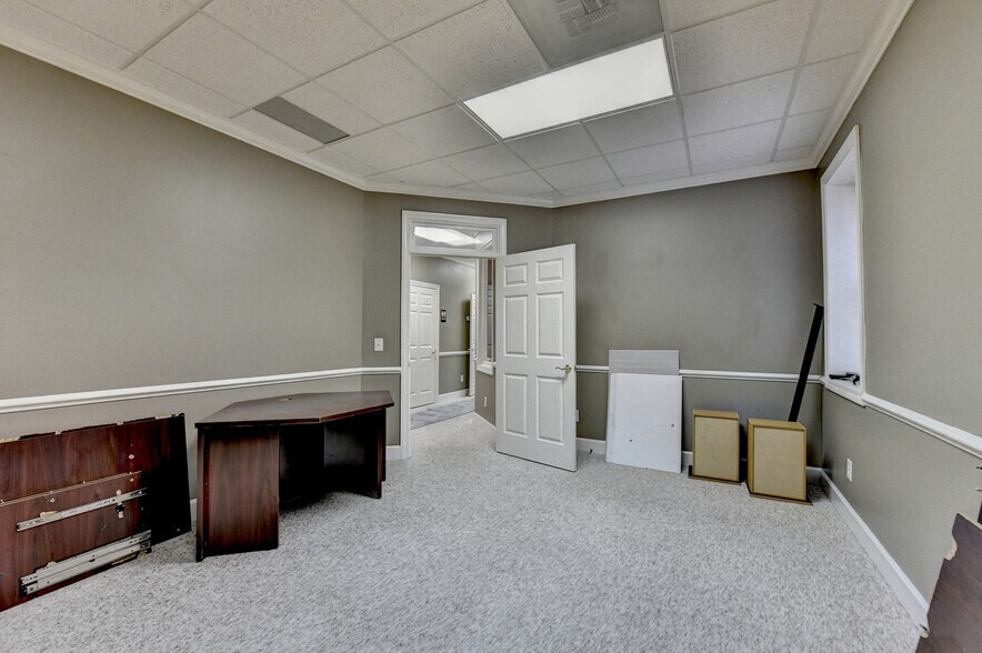 More Photos Of 3535 Roswell Rd, Marietta Medical For Sale