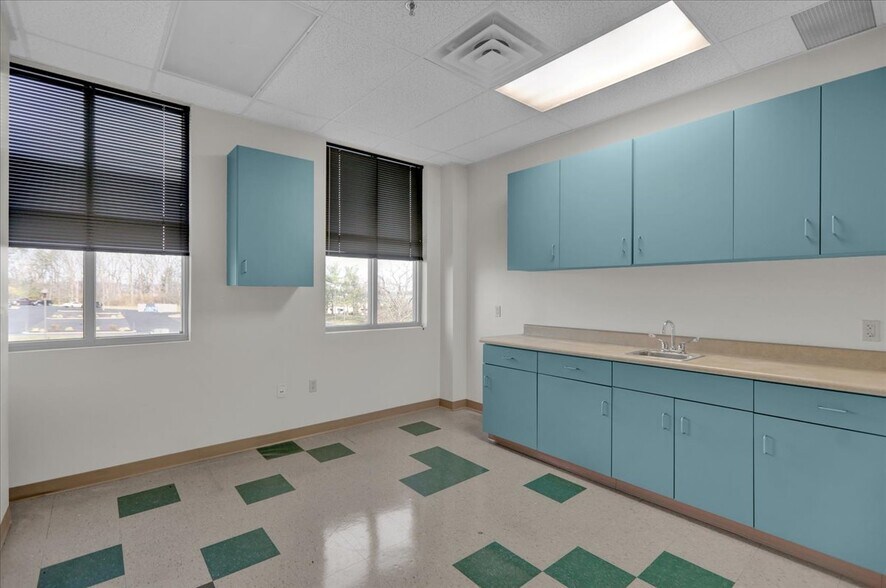 More Photos Of 1350 Broadcasting Rd, Wyomissing Medical For Lease